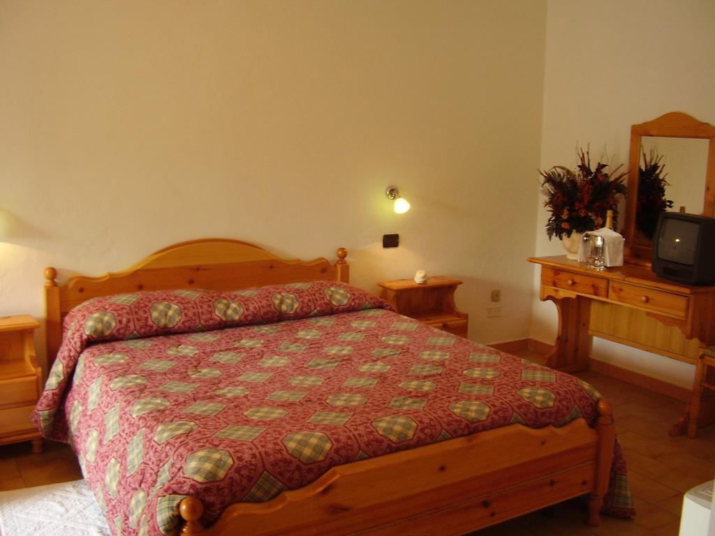 Hotel La Fattoria 卡迈格拉特罗希拉诺 客房 照片